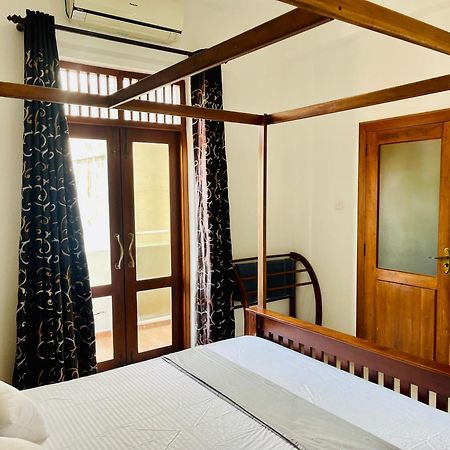 Sand & Surf Guest House Негомбо Экстерьер фото