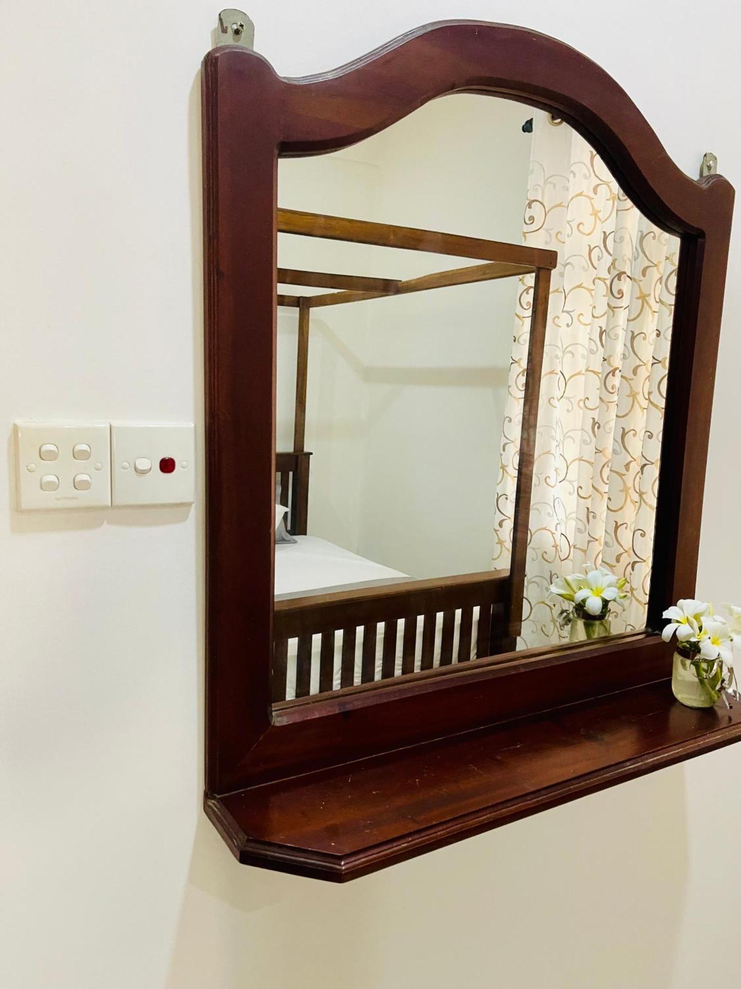 Sand & Surf Guest House Негомбо Экстерьер фото