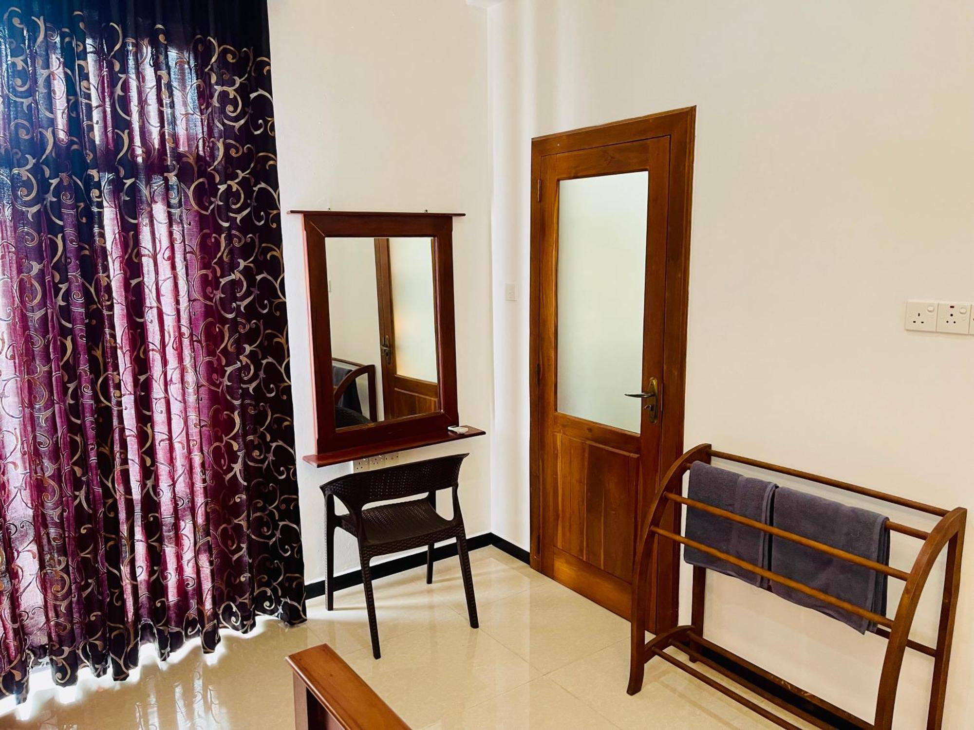 Sand & Surf Guest House Негомбо Экстерьер фото