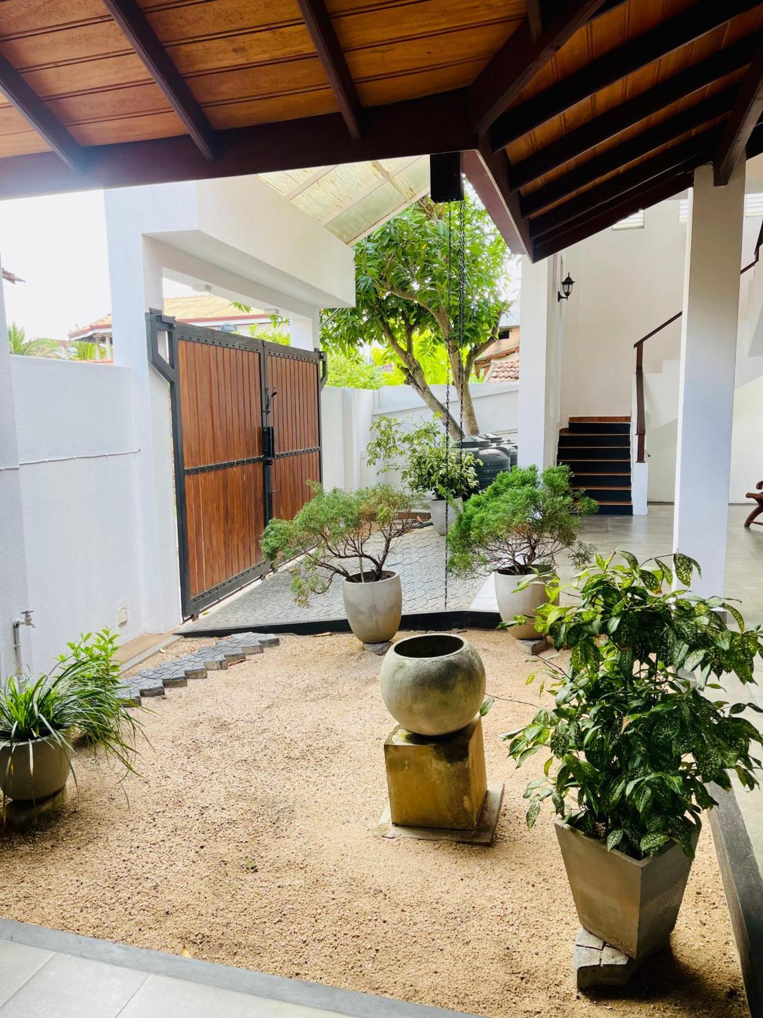 Sand & Surf Guest House Негомбо Экстерьер фото