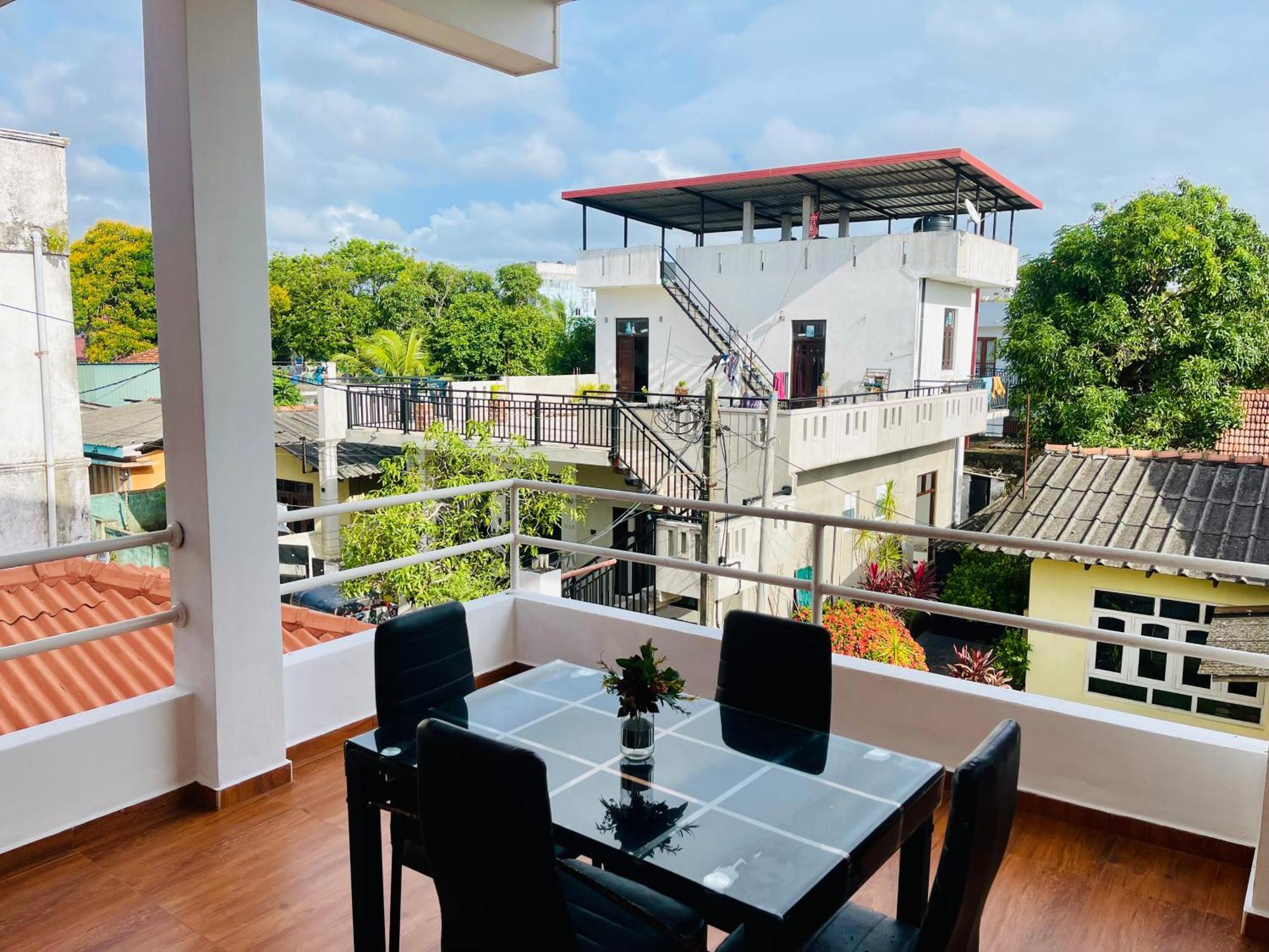 Sand & Surf Guest House Негомбо Экстерьер фото