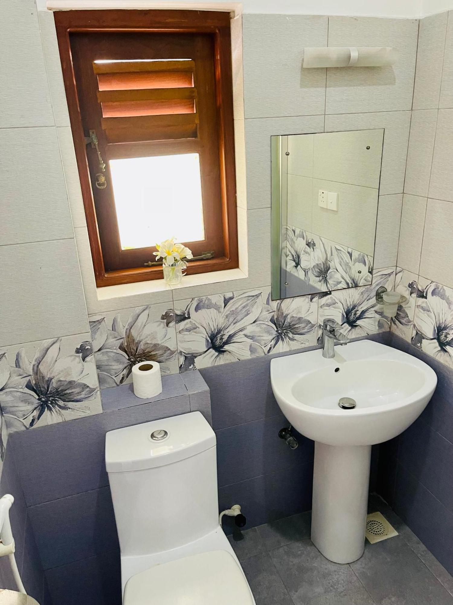 Sand & Surf Guest House Негомбо Экстерьер фото