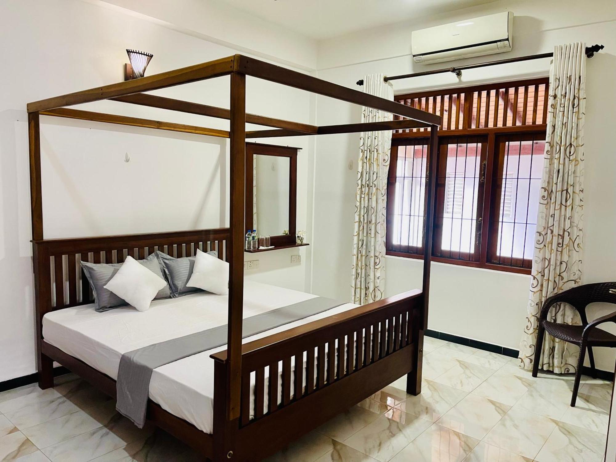 Sand & Surf Guest House Негомбо Экстерьер фото
