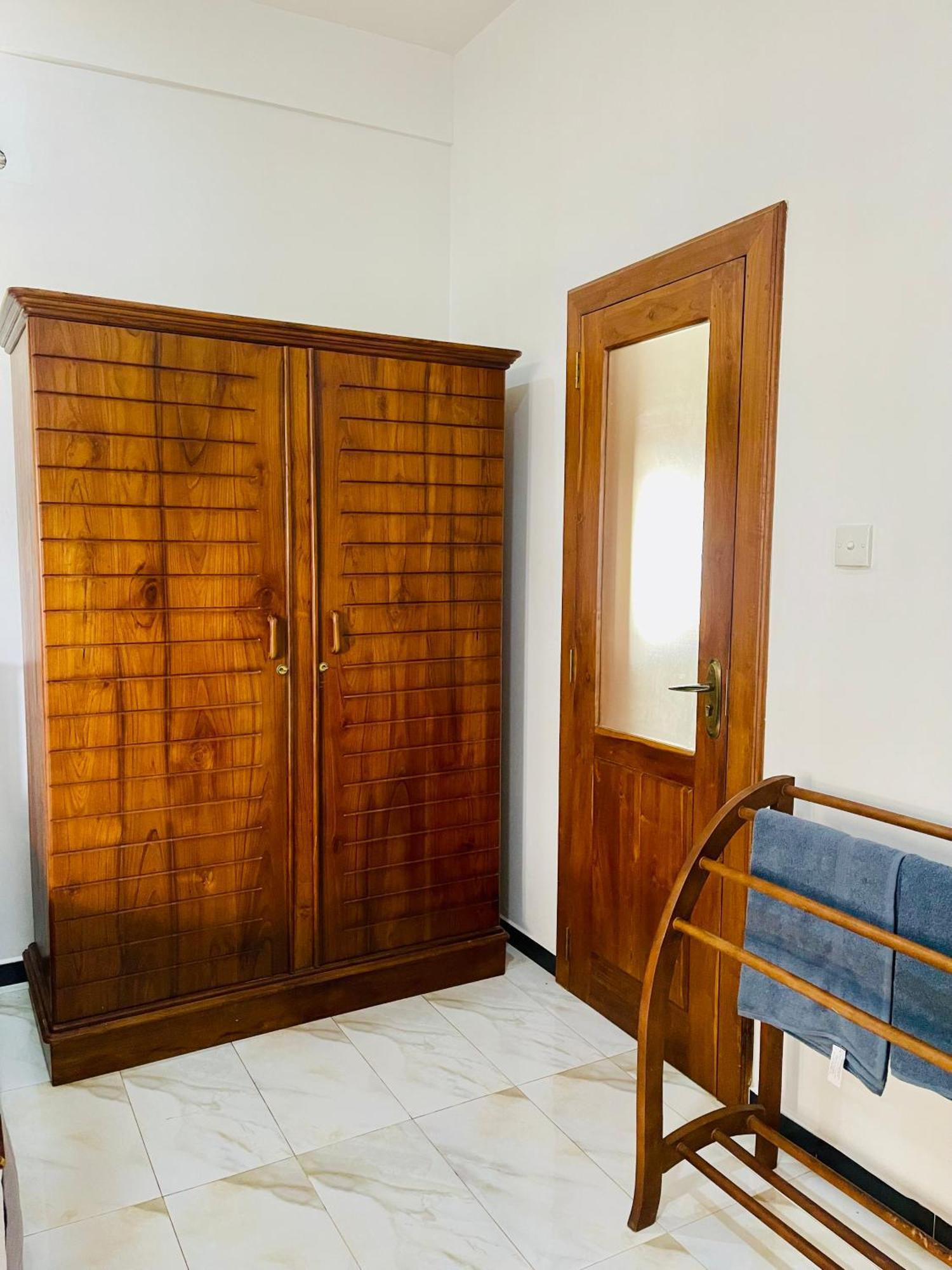 Sand & Surf Guest House Негомбо Экстерьер фото