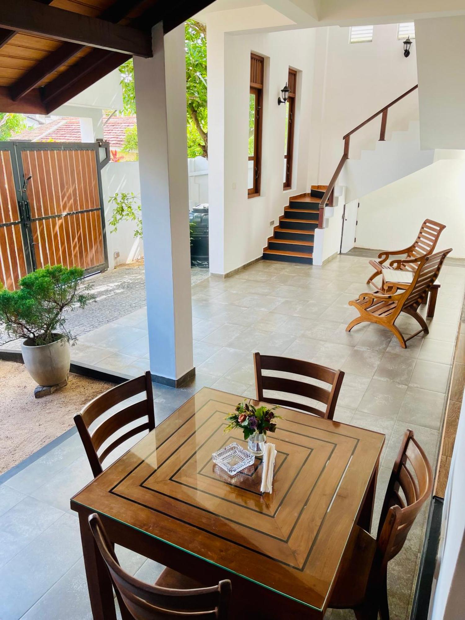 Sand & Surf Guest House Негомбо Экстерьер фото