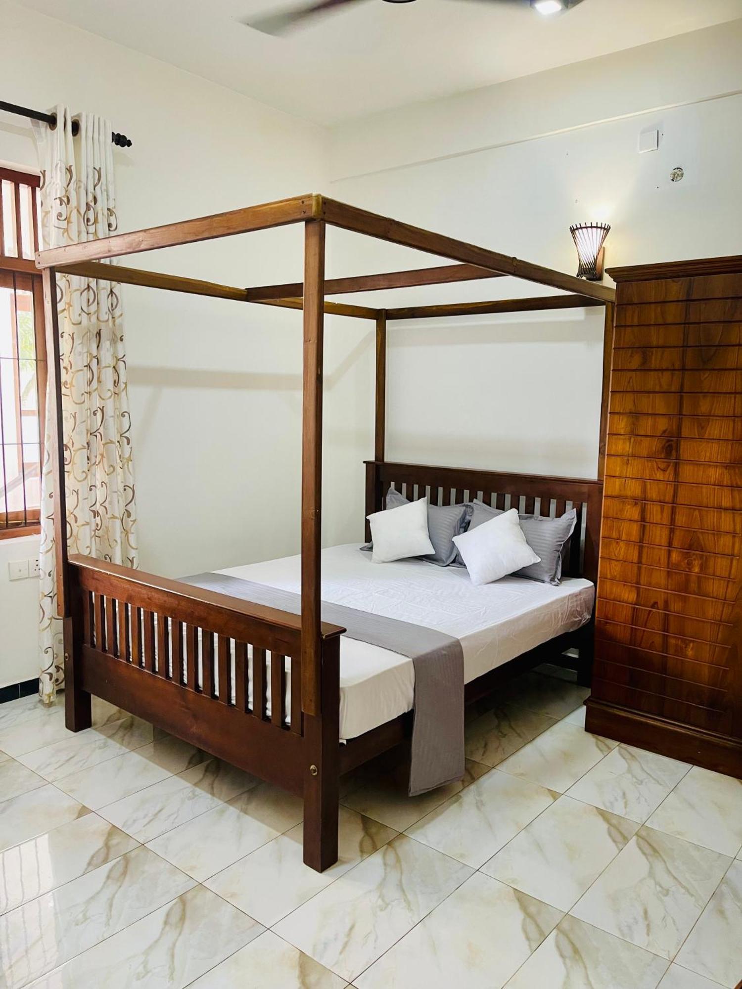 Sand & Surf Guest House Негомбо Экстерьер фото