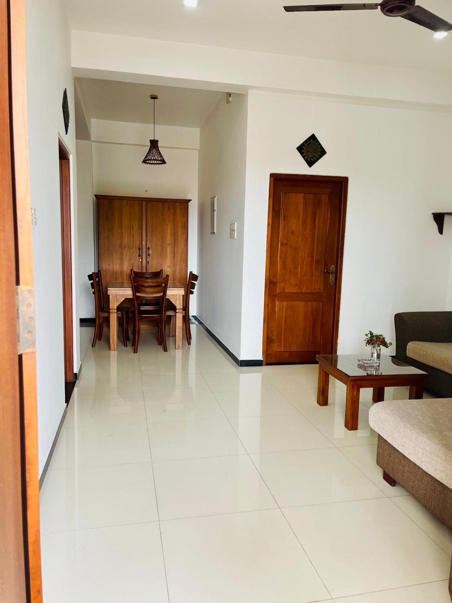 Sand & Surf Guest House Негомбо Экстерьер фото